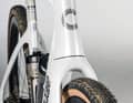 Coupe-vent : la forme du tube de direction s'inspire également de celle des bolides de route de Cannondale, ce qui donne au SuperX une allure très élégante.