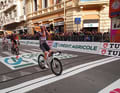 Dans un sprint magistral, Mathieu van der Poel bat Filippo Ganna et le champion du monde Tadej Pogačar et est ému.
