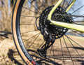 Exaggerated: The huge cassette offers an extremely easy uphill gear, but also extremely large jumps between the gears.