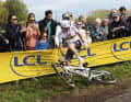 Tadej Pogačar mit dem entscheidenden Fehler bei Paris-Roubaix 2025