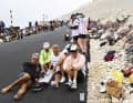 Wetterwendisch - Beim Warten auf die Rennfahrer ist zwischen Sonnenbrand und Frostbeulen am Mt. Ventoux alles möglich