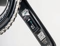 Détail pratique : un powermeter est fourni de série et peut être rechargé avec un câble magnétique.