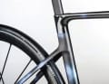 Adaptée aux longues distances - la tige en carbone du modèle haut de gamme offre une suspension de première classe. Scott promet encore plus de flexibilité pour les versions moins chères.