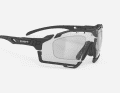 The special feature of this model is the manufacturing process in which the visor, including the correction area, is milled from the solid material in a single process. Previously, only two separate lenses could be glazed directly. With the large lens, the goggles offer particularly good wind protection and the correction is barely noticeable.