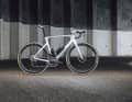 Un ensemble cohérent : Wilier fait avancer l'intégration des systèmes avec ses propres composants aérodynamiques. Seuls la selle, les pneus et la transmission proviennent d'autres fabricants.
