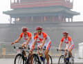 Und so darf Boasson Hagen in seinem ersten Profijahr auch gleich zu Olympia nach China. Im Schatten der Chinesischen Mauer ist er aber zunächst noch Helfer von Kurt-Asle Arvesen. | picture-alliance/ dpa / Franck Robichon