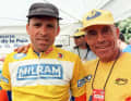 Uwe Ampler (l.) und Vater Klaus Ampler traten zumeist als Duo bei den Radrennen auf. Hier bei der Internationalen Friedensfahrt 1998.