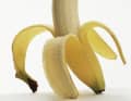 Juste avant le départ
	Environ une demi-heure avant le départ, une dernière petite poussée d'énergie est utile - mangez une banane ou une demi-barre énergétique. Si vous ne pouvez plus manger de nourriture solide à cause de la nervosité, buvez environ 250 millilitres de boisson sportive contenant des glucides ou un jus de fruit (3 parts d'eau, 1 part de jus). Buvez par petites gorgées, réparties sur les dernières minutes avant le départ ; surtout s'il fait chaud, préférez une boisson sportive à des aliments solides. Les jus non dilués ou le coca sont à proscrire, ils provoquent une forte sécrétion d'insuline qui inhibe la combustion des graisses et permet ainsi au corps d'épuiser très tôt ses réserves de glycogène.