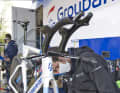 The handlebars are individually glued together from three parts and should therefore fit the rider's ergonomics better.