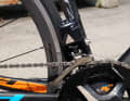 The front derailleur is both the control centre and receiver for the shifting commands, which are transmitted wirelessly.