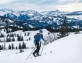 En hiver, Emil Herzog aime se mettre en forme en faisant des randonnées à ski dans sa région natale.