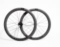 The new road bike wheelset is an all-round talent. At less than 1500 grams, it does not shy away from demanding climbs, but the 50 mm high rims also offer good aerodynamic properties.