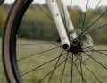 The carbon fork is customisable so that the riding characteristics can be fine-tuned depending on the intended use or preferences. And: it has mounting points for fork bags or additional bottle cages