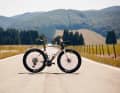 Le Sarto Raso Gravel Wide est un vélo de course-ravel avec un ADN de vélo de course.