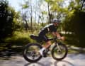 Grâce à la possibilité de montage sur le tube supérieur et sur la fourche, il est également adapté au bikpepacking.