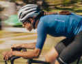 The seating position on the frame of the FR is class-typically flat and elongated