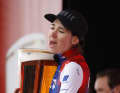 A race in the name of beer: the size of the glasses has recently decreased. Women's winner Marta Cavalli was still served a huge tankard in 2022.