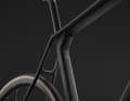 Le serrage de la selle plus bas et les haubans allongés qui se fondent directement dans le tube supérieur doivent offrir plus de confort en combinaison avec la tige de selle classique de 27,2 mm de diamètre.