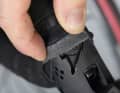 1. le câble de frein peut passer à l'intérieur et à l'extérieur du guidon sur les leviers Sram-Red. Comme chez Campagnolo, cela élargit le choix de guidons adaptés.