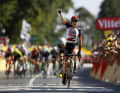Daniel Martin remporte la 6ème étape du Tour de France 2018 sur le Mur-de-Bretagne.