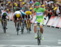 2012 mischt der 22-Jährige dann auch die Tour de France auf. Drei Etappen und das Grüne Trikot bei der ersten Teilnahme, dazu extrovertierte Jubel. Unter anderem den "Running Man" in Anlehnung an Forrest Gump. Eine Szene aus dem Film parodierte er später in einem Video.