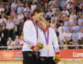 Welte (à gauche) et Vogel après leur victoire olympique en sprint par équipe à Londres en 2012