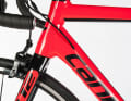 The latest Caad generation comes with internally routed shift and brake cables and a very slim carbon fork