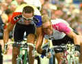 Jens Heppner (à droite) et Bart Voskamp se coincent dans le sprint - le jury de course les sanctionne pour cela en 1997 à Dijon.