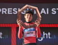 Elisa Longo Borghini won the first stage with a victory on Jebel Hafeet.