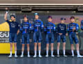 Bei der Tour des Alpes Maritimes et du Var im Februar gab Romain Gregoire (Mitte) nicht nur sein Saisondebüt, sondern auch das als Profi bei Groupama-FDJ.
