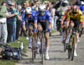 Plus tôt dans la journée, John Degenkolb était tombé après une collision avec Mathieu van der Poel dans Paris-Roubaix.