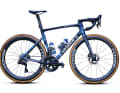 Les vélos des équipes TotalEnergies, Bora-Hansgrohe et Quick-Step Alpha Vinyl ne se distinguent que par leur peinture. L'équipement est identique, du groupe aux pneus.
