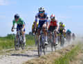 Er trug es auch auf der 5. Etappe ab Roubaix. Auf dem Pflaster machte er eine gute Figur, wurde letztlich Tageszweiter und übernahm damit die Gesamtführung.