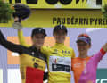 Demi Vollering (gagnante/centre), Lotte Kopecky (gauche/deuxième place) et Kasia Niewiadoma (droite/troisième place) ont formé le podium du Tour de France Femmes 2023
