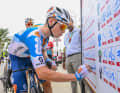 La scène est libre pour Frank van den Broek, le plus grand espoir des Néerlandais de remporter des succès en montagne, comme Joop Zoetemelk l'a fait en son temps.