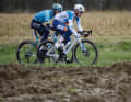 Van den Broek est devenu néo-professionnel à 23 ans chez dsm-firmenich PostNL et est surtout fort lorsque la route monte. Néanmoins, en début de saison, le jeune coureur a également participé à des classiques.