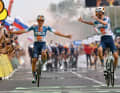 Et il n'a pas manqué grand-chose pour que la première étape du Tour de France s'y ajoute peu de temps après. Mais là, il a laissé son coéquipier Romain Bardet prendre le dessus.
