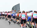 Il n'y a pas d'échappée ce jour : le peloton roule longtemps en direction de Turin.
