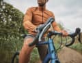 The high-quality GRX820 offers brake/shift levers adapted to flared handlebars.