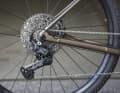Thanks to the Linkglide cassette, the Shimano Cues is considered extremely robust. For demanding gravel cyclists, the gear ratios and range of the 1x11 drivetrain are unlikely to be sufficient.