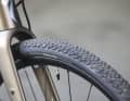 Modern: The fork and rear triangle accommodate tyres up to 50 mm wide.
