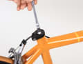 For metal frames and aluminium supports, use a brush to apply assembly grease to the inside of the frame tube and the outside of the dismantled clamp; also apply a thin layer to the corresponding areas of the support and clamp before reassembling, aligning and fastening the parts.