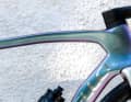 Malgré les modifications, le cadre reste reconnaissable entre tous comme étant un Pinarello.