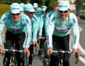 Le père Tobias Steinhauser (à gauche) a été professionnel dans l'équipe Bianchi, en compagnie de Jan Ullrich (à droite).