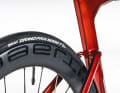 For the piste: The lightweight carbon spoked wheels with time trial tyres are radical racing technology.