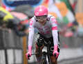 Der Regen setzte den Favoriten zu, unter andere Richard Carapaz (EF Education – EasyPost).