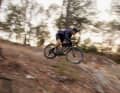 Grizl:ON heißt das neue E-Gravelbike aus dem Hause Canyon.