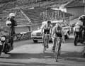 Typical scene: breakaway riders try to make the race difficult on the Poggio with attacks and avoid a bunch sprint at the finish. Here it works: Dutchman Hennie Kuiper escapes with his compatriot Teun van Vliet and Italian Silvano Ricco (hidden behind Kuiper in the picture). As the winner, Kuiper reaps the rewards of his efforts in 1985