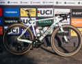 The Dutchman opted for the Grail CFR from his equipment supplier Canyon. Compared to the standard bikes, however, in a slightly modified form.