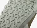 Die Flat-Version ist spürbar flexibler gehalten, das Profil im Mittelfuß ist für besseren Eingriff in die Pedalpins optimiert.